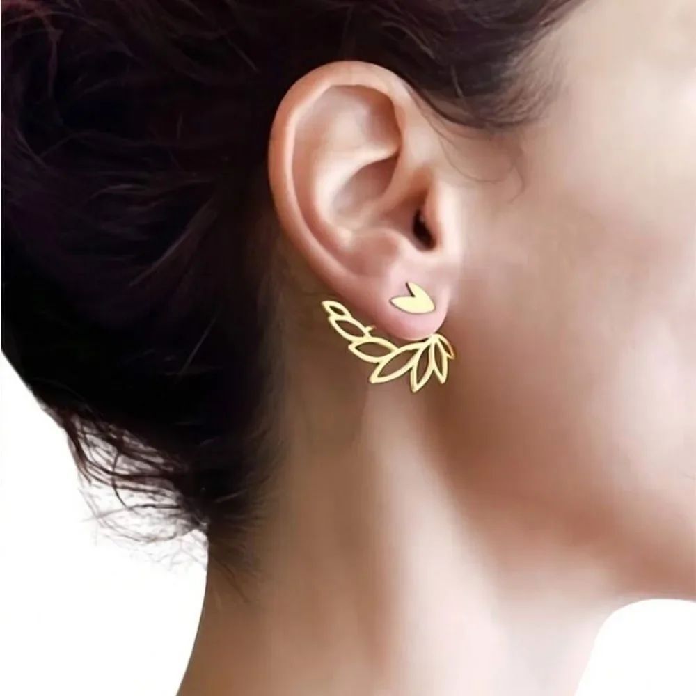 Leaf stud earrings S826